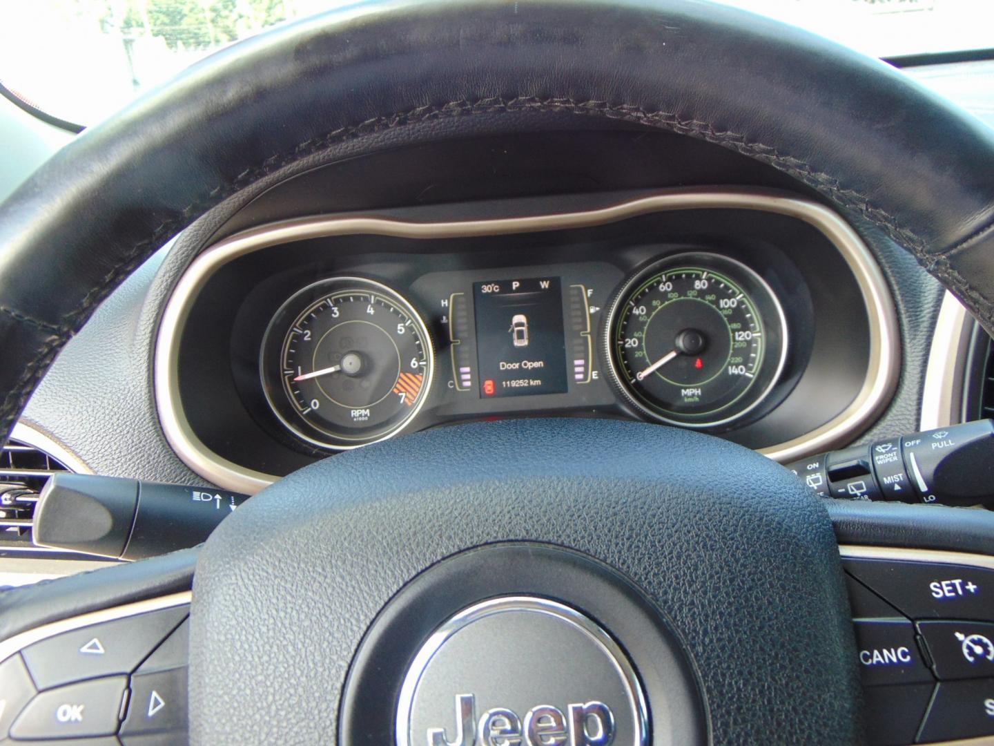 2015 Red Jeep Cherokee (1C4PJLCB3FW) with an V6, 3.2 Liter engine, Automatic, 9-Spd transmission, located at 2105 Dixie Hwy, Louisville, KY, 40210, (502) 772-3333, 38.220932, -85.795441- Photo#7