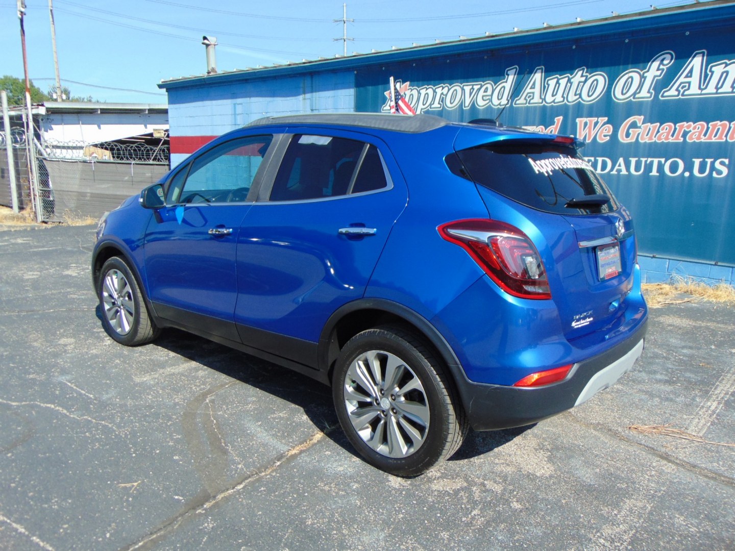 2017 Blue Buick Encore (KL4CJASB4HB) with an 4-Cyl, ECOTEC, 1.4T engine, Auto, 6-Spd OD ShftCtrl transmission, located at 2105 Dixie Hwy, Louisville, KY, 40210, (502) 772-3333, 38.220932, -85.795441- Photo#5