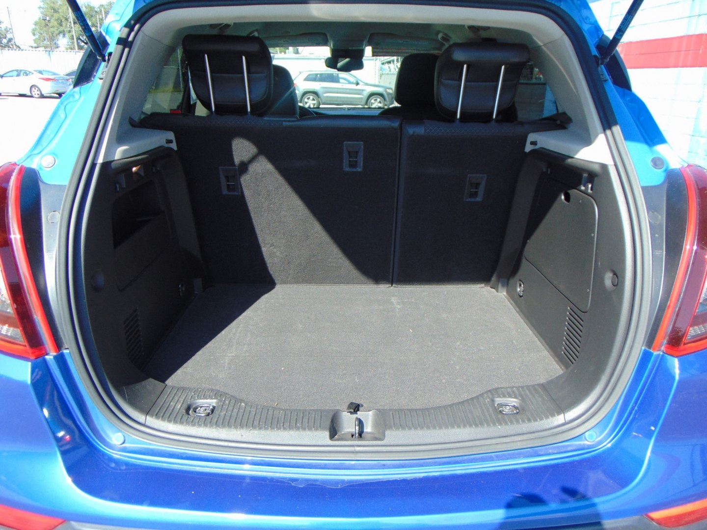 2017 Blue Buick Encore (KL4CJASB4HB) with an 4-Cyl, ECOTEC, 1.4T engine, Auto, 6-Spd OD ShftCtrl transmission, located at 2105 Dixie Hwy, Louisville, KY, 40210, (502) 772-3333, 38.220932, -85.795441- Photo#7