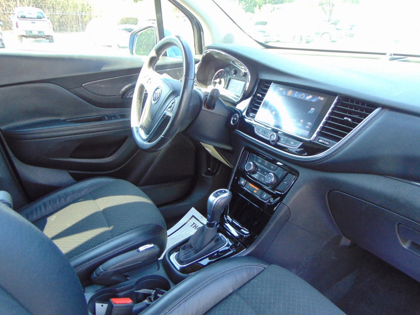 2017 Blue Buick Encore (KL4CJASB4HB) with an 4-Cyl, ECOTEC, 1.4T engine, Auto, 6-Spd OD ShftCtrl transmission, located at 2105 Dixie Hwy, Louisville, KY, 40210, (502) 772-3333, 38.220932, -85.795441- Photo#8